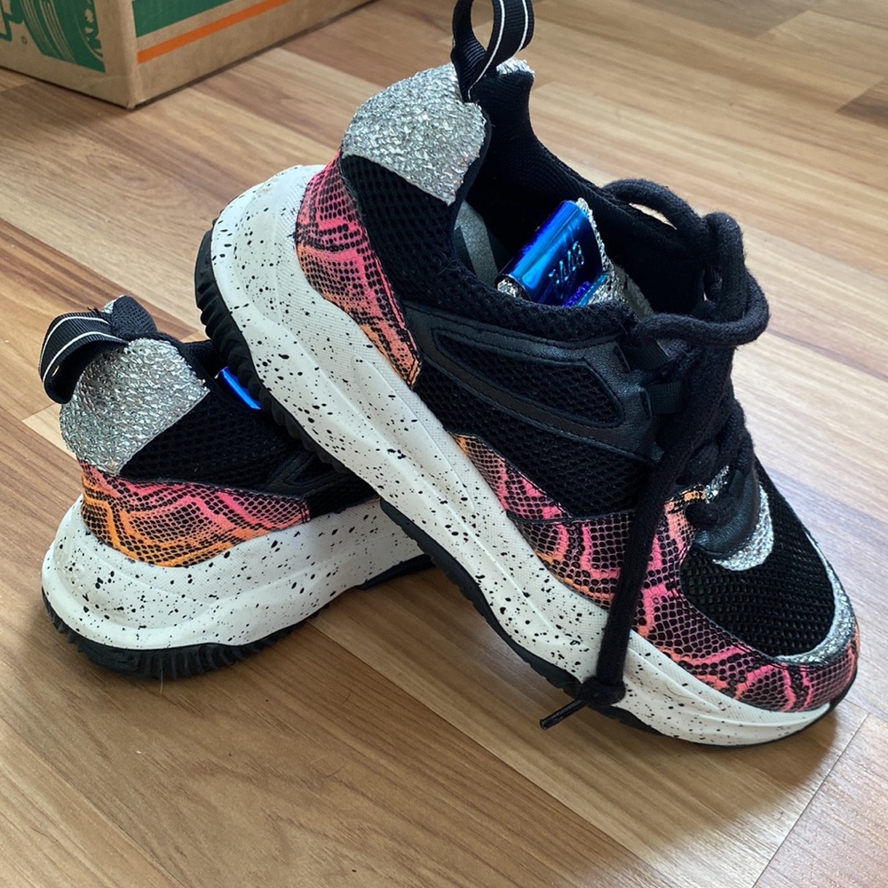 NWOT P448 Sneakers size 7